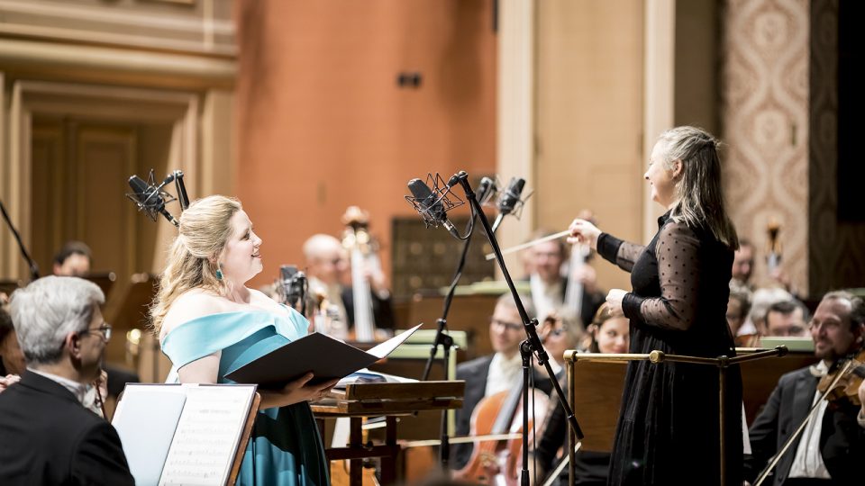 Conductor Holly Mathieson and singer Grace Durham | Fairytale night conducted by Holly Mathieson | Rudolfinum 13. 12. 2021