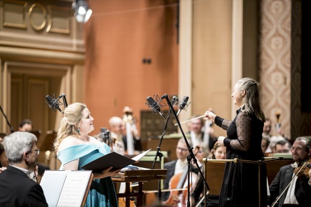 Conductor Holly Mathieson and singer Grace Durham | Fairytale night conducted by Holly Mathieson | Rudolfinum 13. 12. 2021